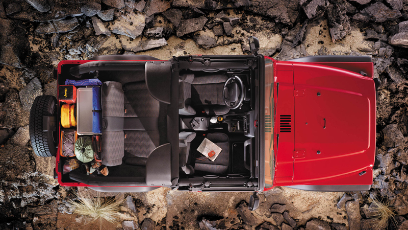 Illustration for article titled Why The 2004 To 2006 Jeep Wrangler Unlimited 'LJ' Is The Holy Grail Of Jeeps